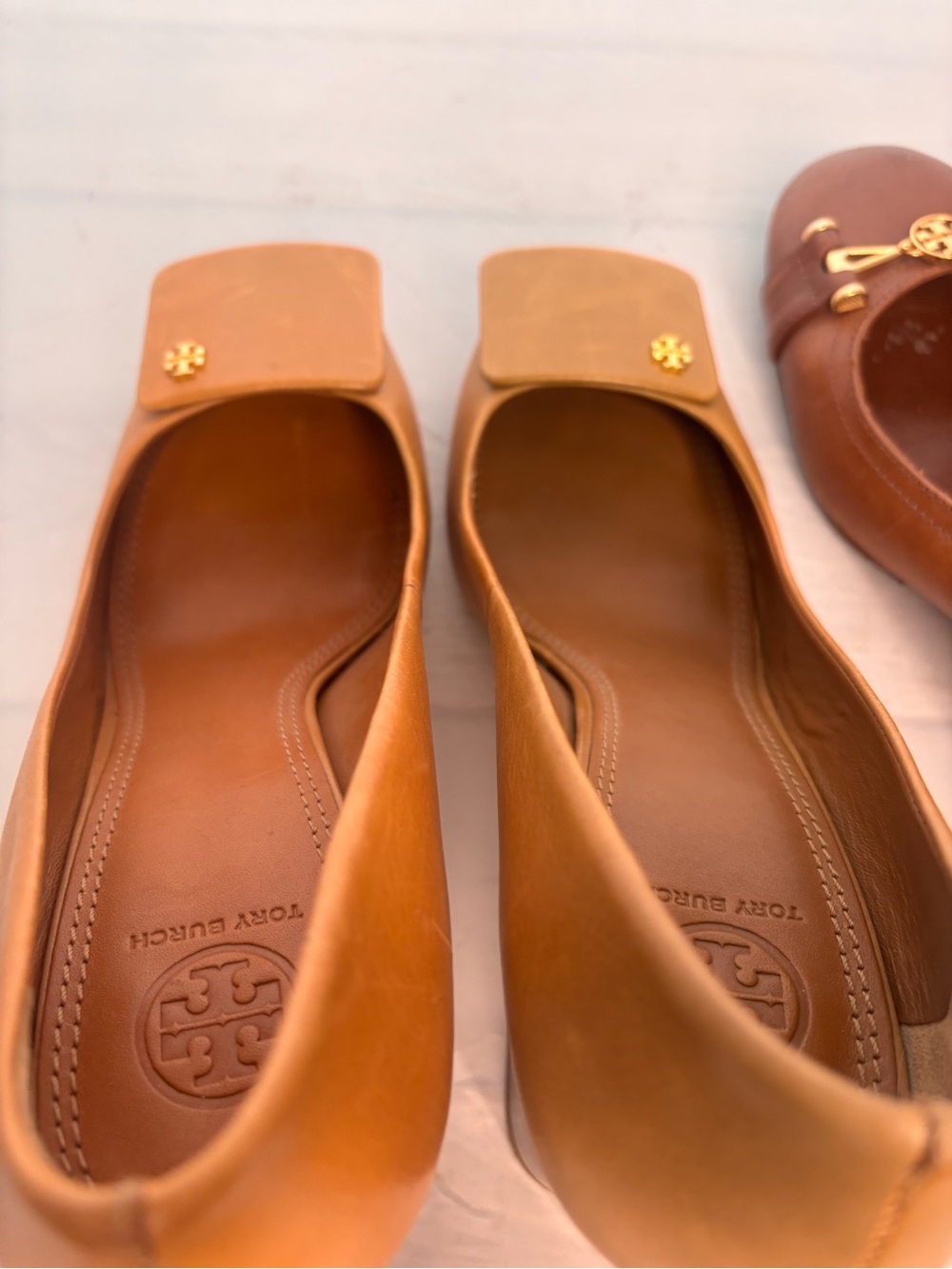 Tory Burch tan Yardley Leather square Toe Pumps w/ Gold Logo size 10 M - Picture 6 of 10